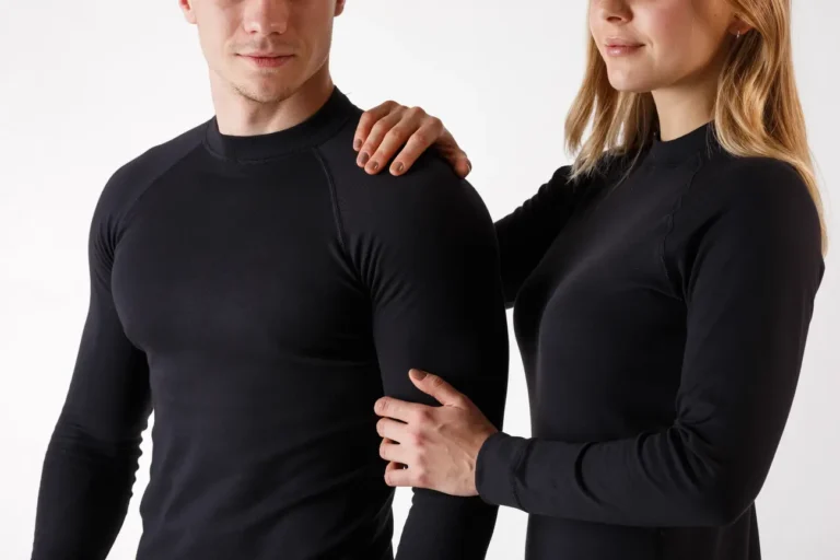 Bielizna termoaktywna męska i kominy na szyję męskie – jak skompletować funkcjonalny zestaw na chłodne miesiące?